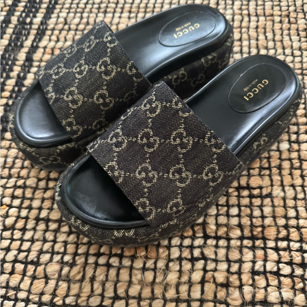 Gucci women’s platform Black and tan Slide Sandal